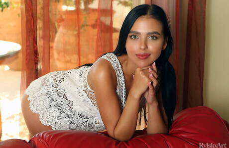 Rylsky Art are excited to present you with a xxx photo gallery showcasing Venice Lei unveiling nice body